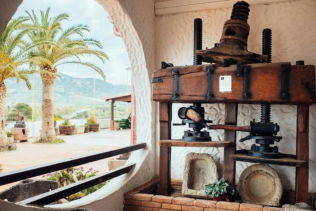 Hotel Villaggio Ristorante Pizzeria Museo Tanit